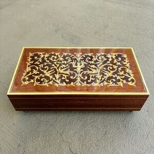 Italian Sorrento Style Music Box With Sankyo Movementsong: Torna A Sorrento
